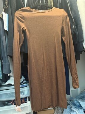 Eterne Long-Sleeve Bodycon Dress in Chestnut Brown